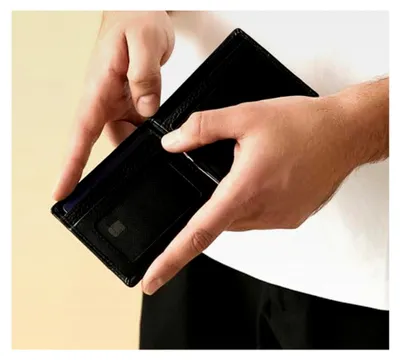 Produktbild von Geldbörse aus Leder in Schwarz - Portemonnaie für Damen und Herren mit RFID-Schutz und Geldclip - Ideal für Karten und Scheine