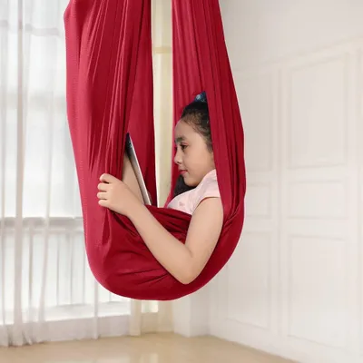 Produktbild von Kinder Schwingen Hängematte, Indoor Schaukel Elastisch Cuddle Hammock Sensory Swing Ideal für ADHS, Asperger und sensorische Integration sowie Autismustherapie(Rot,150 X 280CM)