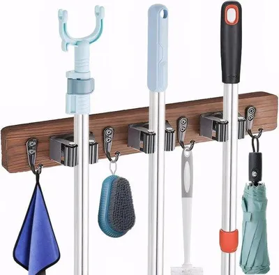 Productafbeelding van Unyqoos® Wandhouder voor bezems en gereedschap – 43 cm, hout & zwart metaal, 3 houders + 4 haken, voor wandmontage, antislip
