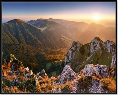 Produktbild von Wallario Wandbild Berglandschaft mit Sonnenuntergang in der Slowakei, Größe: 40,30 x 50,30 cm, Poster mit schwarzem Aluminiumrahmen