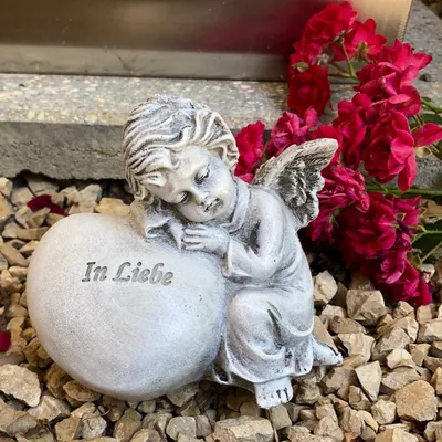 Produktbild von Grabengel Engel auf Herz - In Liebe - Grabherz mit Flügel Grabschmuck Schutzengel
