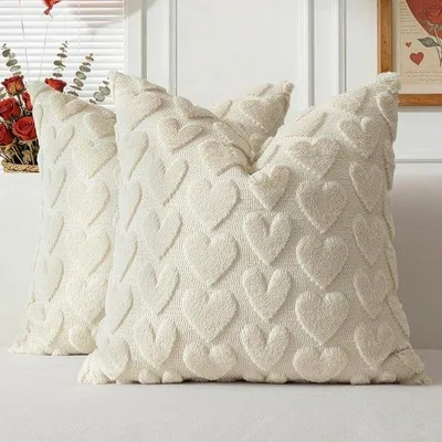Produktbild von Ultiluxe Kissenbezüge mit Herzen - Beige - Weiche Dekokissenbezüge - 45 x 45 cm - Romantische Herzform - Wohnzimmerschmuck - 2 Stück