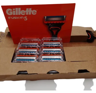 Immagine prodotto di Rasoi da uomo Gillette, accessori per la rasatura, ricambi Fusion5, 1 manico, 8 lame, rasatura premium