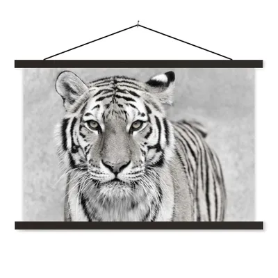 Produktbild von MuchoWow® Textilposter Tiger - Natur - Schwarz - Weiß 90x60 cm mit schwarzem Rahmen - Aufhängungssatz