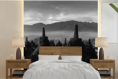 Produktbild von MuchoWow® Fototapete für Wohnzimmer oder Schlafzimmer Wandtapete Vinyl Motivtapete Indonesien - Berg - Schwarz - Weiß - 350x350 cm - Schlafzimmertapete