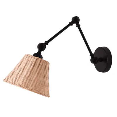 Immagine prodotto di Lampada da parete Alpinaluz con braccio orientabile, struttura in metallo nero e paralume conico in rattan naturale intrecciato a mano, stile rustico,
