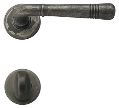 Produktbild von Berlin R716 GHIDINI Türdrücker-Rosetten-Garnitur (Lochung: WC, Türstärke: 38 - 42 mm, Oberfläche: Messing M69 - antik silbergrau) Lochung: WC Türstärke: 38 - 42 mm Oberfläche: Messing M69 - antik silbergrau