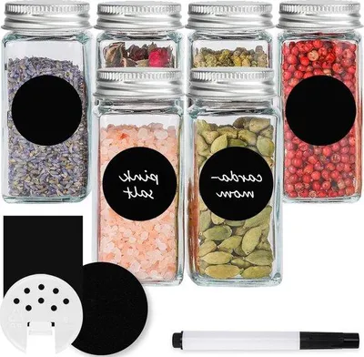 Immagine prodotto di Set di 6 vasetti per erbe aromatiche quadrati - 120 ml - Inserto dosatore - Coperchio in metallo - Argento - Etichette nere - Organizer per erbe aromatiche