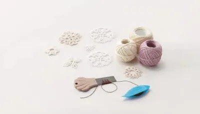 Produktbild von Roestvrijstalen toiletrolhouder zwart, zelfklevend met 2 haken, voor vochtige doekjes, wandmontage, badkamer.