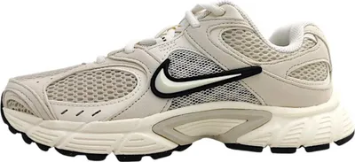 Produktbild von Nike V5 RNR Damen Laufschuhe in Weiß, Größe 5.5