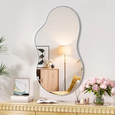 Productafbeelding van Asymmetrische wandspiegel, onregelmatige vorm, 66 x 116 cm, zilverkleurig. Decoratieve spiegel voor woonkamer, slaapkamer of badkamer