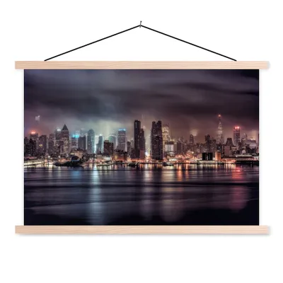 Produktbild von MuchoWow® Textilposter New York - Sturm - Skyline 120x80 cm mit holzfarbenen Rahmen - Aufhängeset