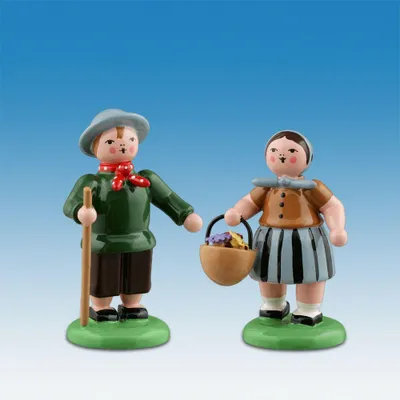 Produktbild von Holzfigur Bauernpaar mit Wanderstock & Blumenkorb stehend Höhe 7cm NEU