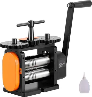 Immagine prodotto di Strumento per la creazione di gioielli – Larghezza di 57 mm (2,24 pollici) – Set multifunzione 3-in-1 – Rapporto di trasmissione 1:2 – Materiale più sottile lavorabile: 0–5,5 mm – Adatto per gioielli in metallo, lamiere, fili quadrati e profili ovali