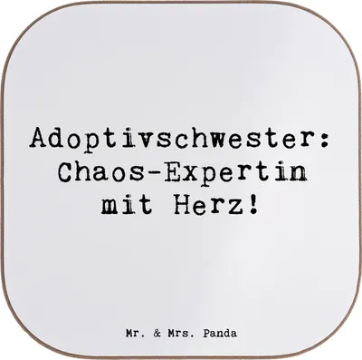 Produktbild von Mr. & Mrs. Panda Holzuntersetzer Spruch Adoptivschwester Chaos - Weiß - Geschenk, Untersetzer für Gläser, Geschwisterliebe, bieruntersetzer, herzerwärmende Sprüche, Humor