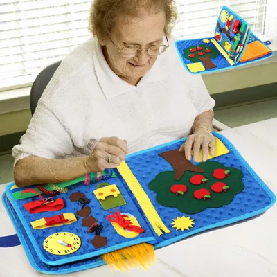 Obrázek produktu pro Fidget deka pro demenci - senzorická deka - uklidňující aktivity - 32,6 x 26,6 cm - produkty pro Alzheimer - uklidňující pro seniory