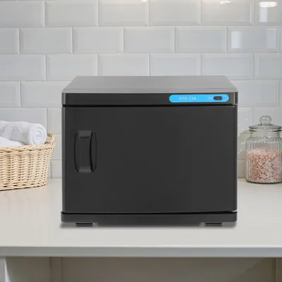 Obrázok produktu pre Elektrický sušiak na uteráky čiernej farby s objemom 23 litrov a vykurovaním po 360 stupňov, určený do kaderníctv