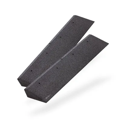 Produktbild von bepco Bordsteinkanten-Rampe-Set (2 Stück), Bordsteinrampe – Schwarz, mit eingelagerten Unterlegscheiben zur Befestigung, je 100 cm lang, 10 cm hoch