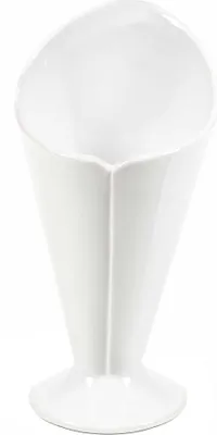 Produktbild von Porzellanschale als Pommes Frites-Tüte von Alpina, vielseitig, standfest, Höhe ca. 18 cm, weiß