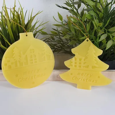 Produktbild von Christbaumschmuck Bienenwachs 2er Set Kugel und Baum 10 cm – mit Goldkordel
