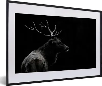 Produktbild von MuchoWow® Gerahmtes Poster Hirsch - Schwarz - Porträt - Geweih - Tiere 60x40 cm - Poster mit Schwarzem Bilderrahmen Wandposter Rahmen Foto Bilder - Schlafzimmer - Plakat in Rahmen - Drucken