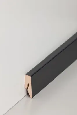 Produktbild von Sockelleiste schwarz 15 x 40 MDF foliert Fußleiste