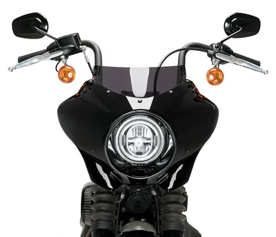 Imagen del producto de Visera semicarenada Puig, color humo oscuro, para Harley Davidson Softail Street Bob