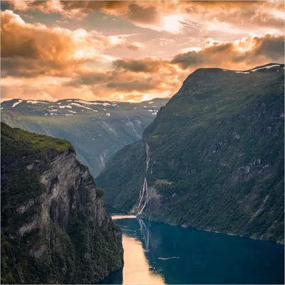 Produktbild von Wallario Memoboard Magnettafel aus Glas, Größe 50 x 50 cm, Motiv Fjord bei Sonnenuntergang