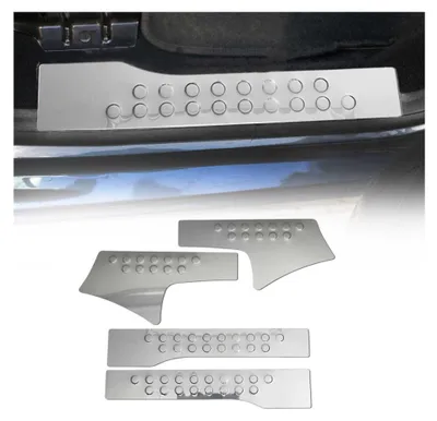 Imagen del producto de Barra de umbral OMAC. Barras de umbral, modelo 5723094N, compatibles con los modelos delanteros y traseros del PEUGEOT PARTNER Tepee. Dimensiones: 510 mm, 210 mm, 30 mm. Fabricadas en acero inoxidable