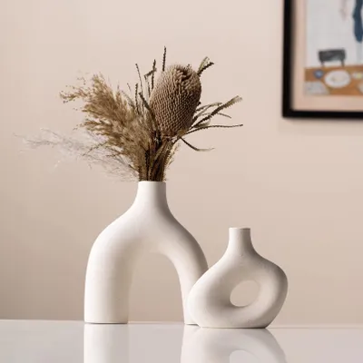 Produktbild von Omgoods – Set aus 2 beigen Keramikvasen zur Blumendekoration