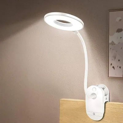 Immagine prodotto di Lampada da comodino a LED con clip, 3 livelli di luminosità, ricaricabile tramite USB.