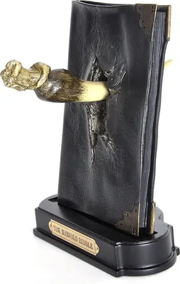 Produktbild von Harry Potter Replik 1/1 Tom Riddles Tagebuch mit Basilisk-Reißzahn