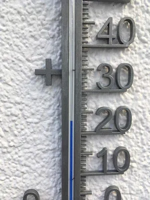 Produktbild von Famanu Analoge Außenthermometer Wetterfest und gut ablesbar - 100 x 17 x 428 mm
