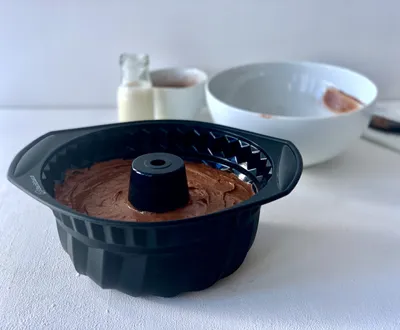 Gugelhupfform aus Silikon, antihaftbeschichtet, 22 cm, schwarz