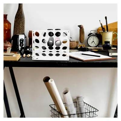 Produktbild von Acryl Vinyl Aufbewahrungsregal für Bastelzimmer – Leichter und stabiler Organizer für Geschenkpapier und Vinylrollen