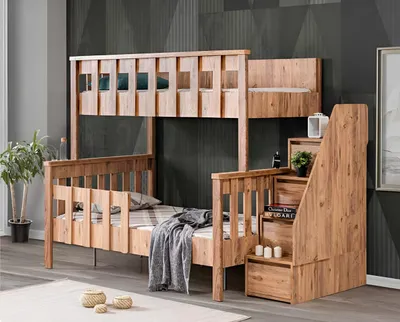 Image de Lits superposés en bois avec escalier et rangements intégrés