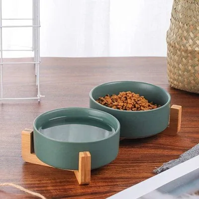 Produktbild von Famanu Keramische Futterstation mit Antirutsch Holzständer - für Katzen und Hunde
