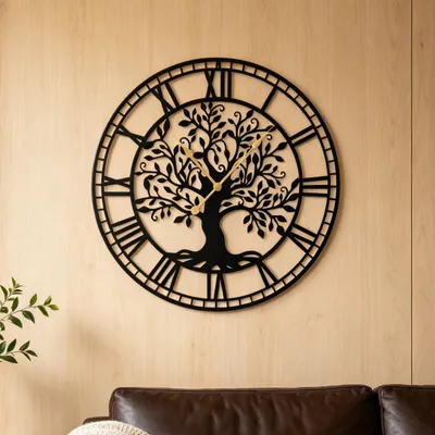 Produktbild von KOMFOTTEU Wanduhr 68 cm, große dekorative Uhr aus Metall mit römische Ziffern, Baum des Lebens, ohne Tickgeräusche, batteriebetriebene Quarzuhr für Wohnzimmer, Schlafzimmer & Büro, Schwarz