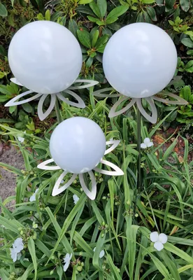 Produktbild von Blütenzauber Paris Rosenkugel 15/15/10 cm Edelstahl weiß matt gebürstet Gartenstecker mit Stab 80 cm