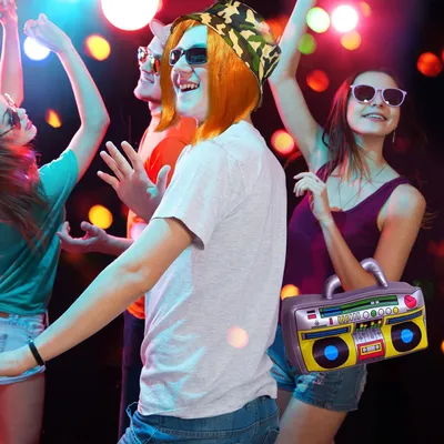 Produktbild von 5 Stück 80er und 90er Jahre Hip-Hop-Kostümaccessoires - Ingwerperücke, Bucket Hat, aufblasbare Boombox, Halskette, Sonnenbrille, Rapperrock, Hippie-Accessoires für Karneval (5 Stück)