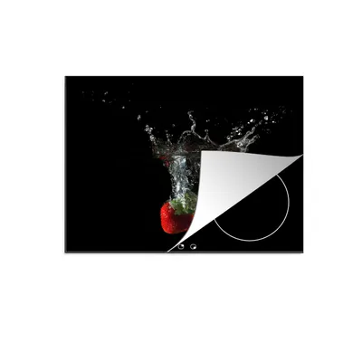 Produktbild von KitchenYeah© Herdabdeckplatte Erdbeeren - Obst - Wasser - Schwarz - Rot , 71x52cm, Küche Deko, Glaskeramikkochfeld Herdabdeckung, Abdeckplatte fùr Kochfeld