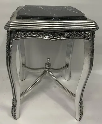 Produktbild von Casa Padrino Barock Beistelltisch Silber / Schwarz - Handgefertigter Antik Stil Massivholz Tisch mit Marmorplatte - Wohnzimmer Möbel im Barockstil - Antik Stil Möbel - Barock Möbel
