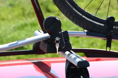 Produktbild von Dachfahrradträger WIND Aluminium für 1 Fahrrad, 146 cm, 15 kg Traglast, abschließbar