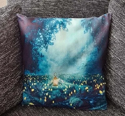 Zdjęcie produktu dla Poszewka na poduszkę „Leśna polana nocą” – 45 cm x 45 cm