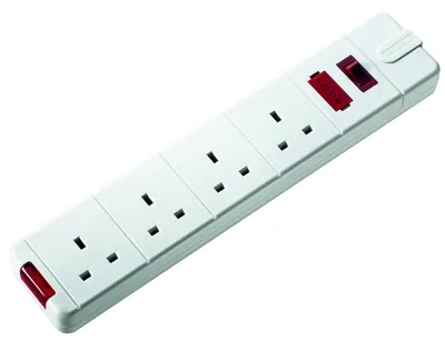 Produktbild von Masterplug 4-Fach Steckdosenleiste mit Netzschalter weiß