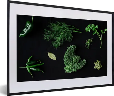 Produktbild von MuchoWow® MuchoWow® Gerahmtes Poster Gewürze und Kräuter auf schwarzem Hintergrund 60x40 cm - Poster mit zchwarzem Bilderrahmen - Schlafzimmer - Plakat in Rahmen - Drucken