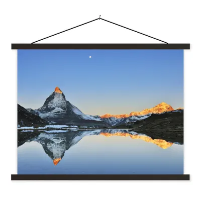 Produktbild von MuchoWow® Textilposter Matterhorn spiegelt sich im Riffelsee bei Sonnenaufgang in der Schweiz 40x30 cm mit schwarzem Rahmen - Dekorationen