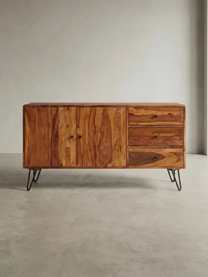 Frontansicht eines 145 cm breiten Sideboards aus massivem Sheeshamholz auf weißem Hintergrund. Zwei Schranktüren links und drei geräumige Schubladen rechts bieten viel Stauraum._#sku_SAFWL5.629#