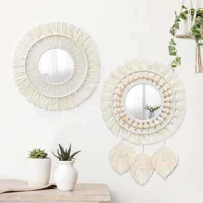 Image de Décoration murale en macramé avec miroir et franges de style bohème