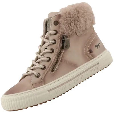Auf dem Bild ist ein Freizeitschuh in der Farbe Beige zu sehen der eine weiße Sohle hat. Der Schuh wird von der linken Seite gezeigt und liegt auf hellem Untergrund.
